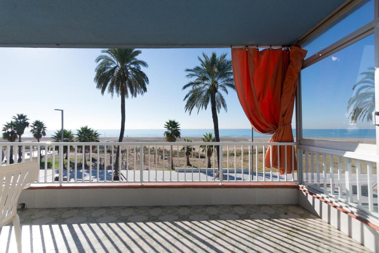Apartamento En 1Era Linea Mar Con Terraza De 25M2 Castelldefels Eksteriør bilde