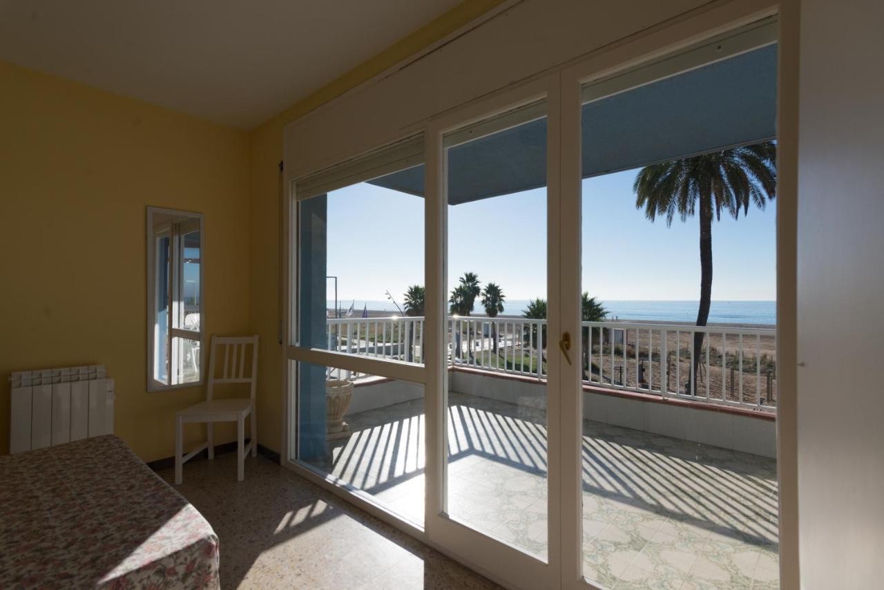 Apartamento En 1Era Linea Mar Con Terraza De 25M2 Castelldefels Eksteriør bilde