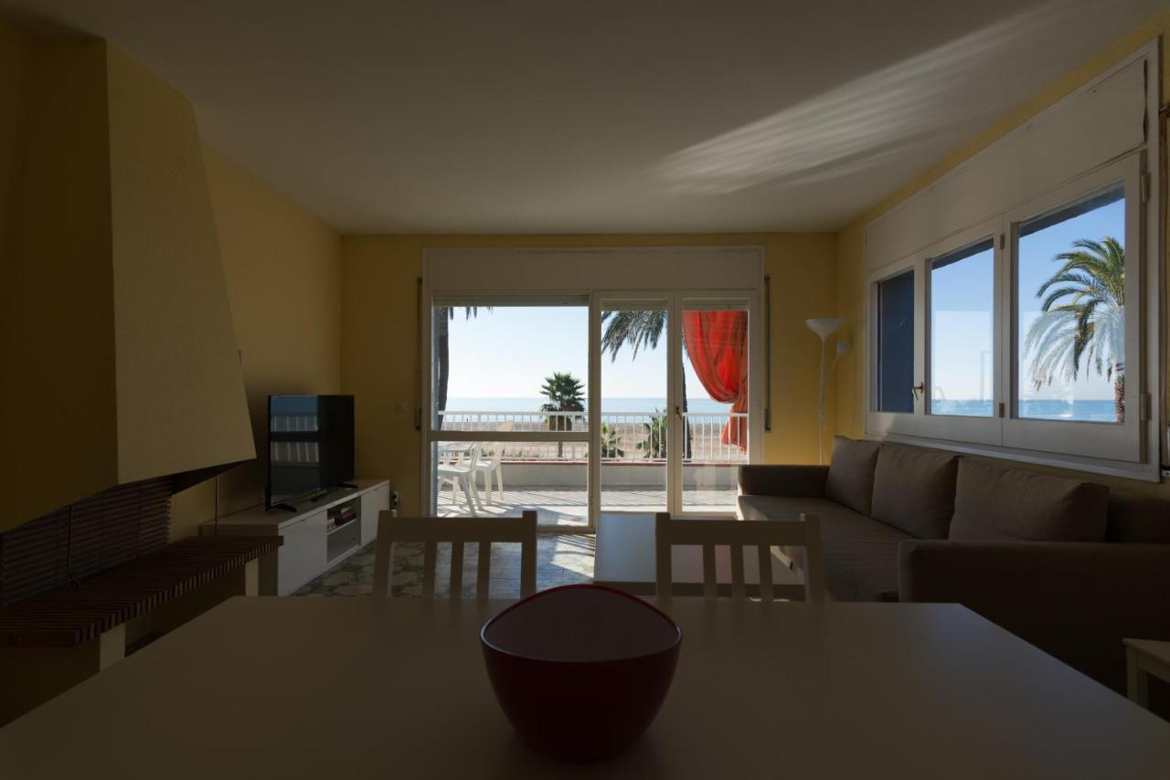 Apartamento En 1Era Linea Mar Con Terraza De 25M2 Castelldefels Eksteriør bilde