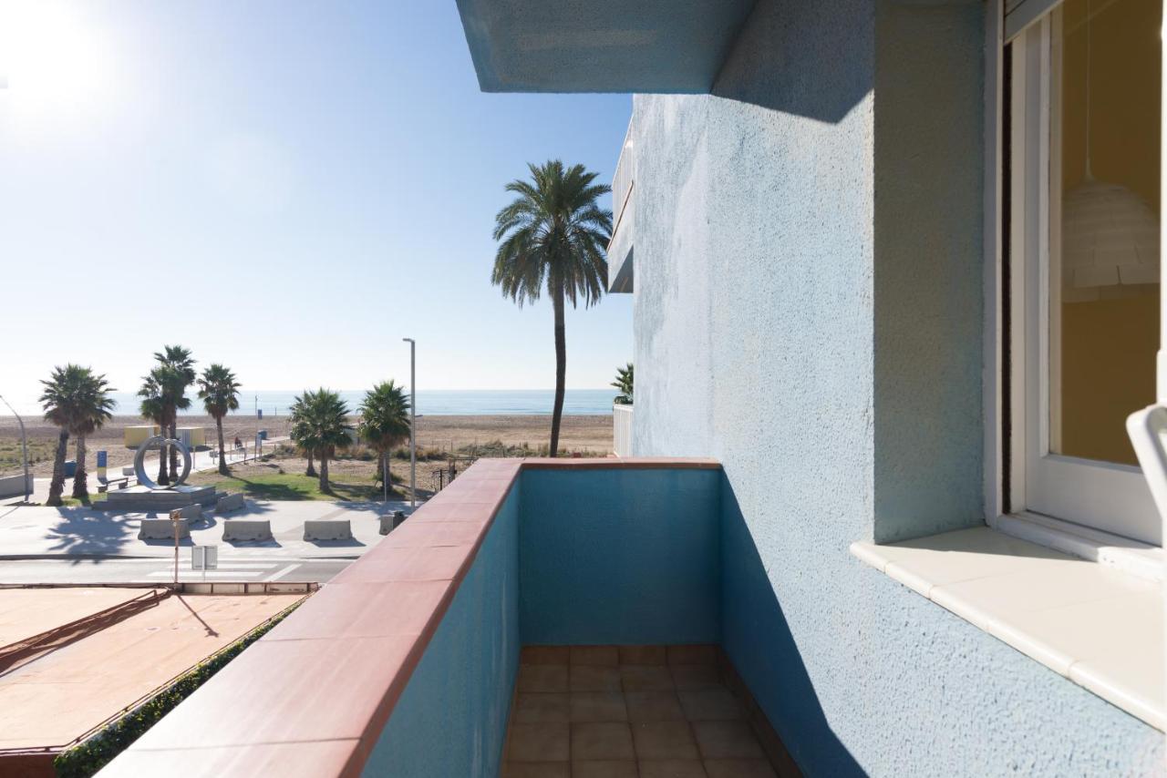 Apartamento En 1Era Linea Mar Con Terraza De 25M2 Castelldefels Eksteriør bilde