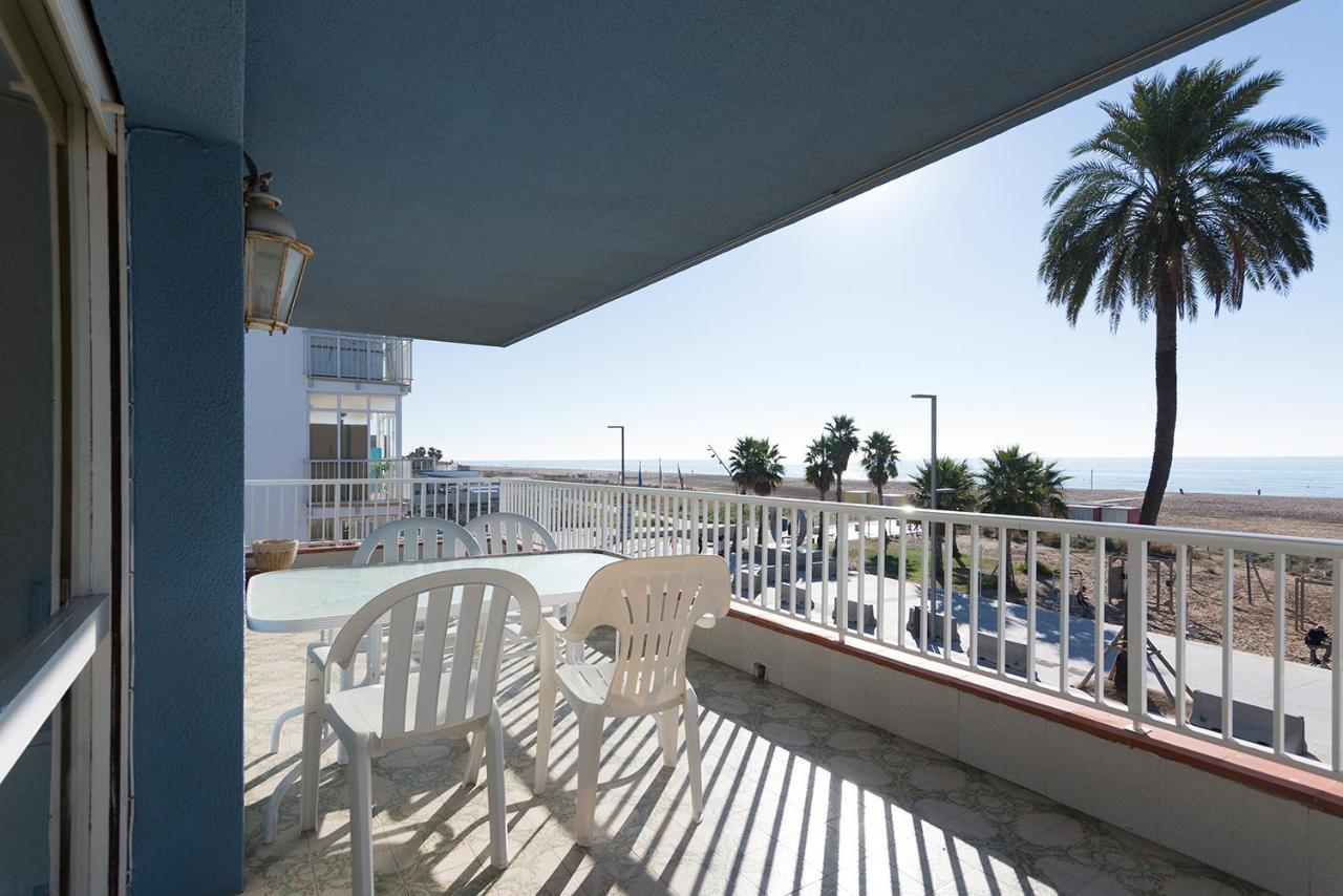 Apartamento En 1Era Linea Mar Con Terraza De 25M2 Castelldefels Eksteriør bilde